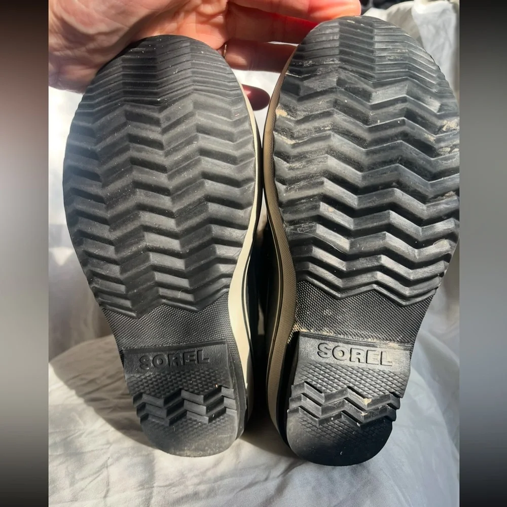 COPY - SORELS kids EUC. Removable inner insulated liners. Size 3 (US), 34 (EU)